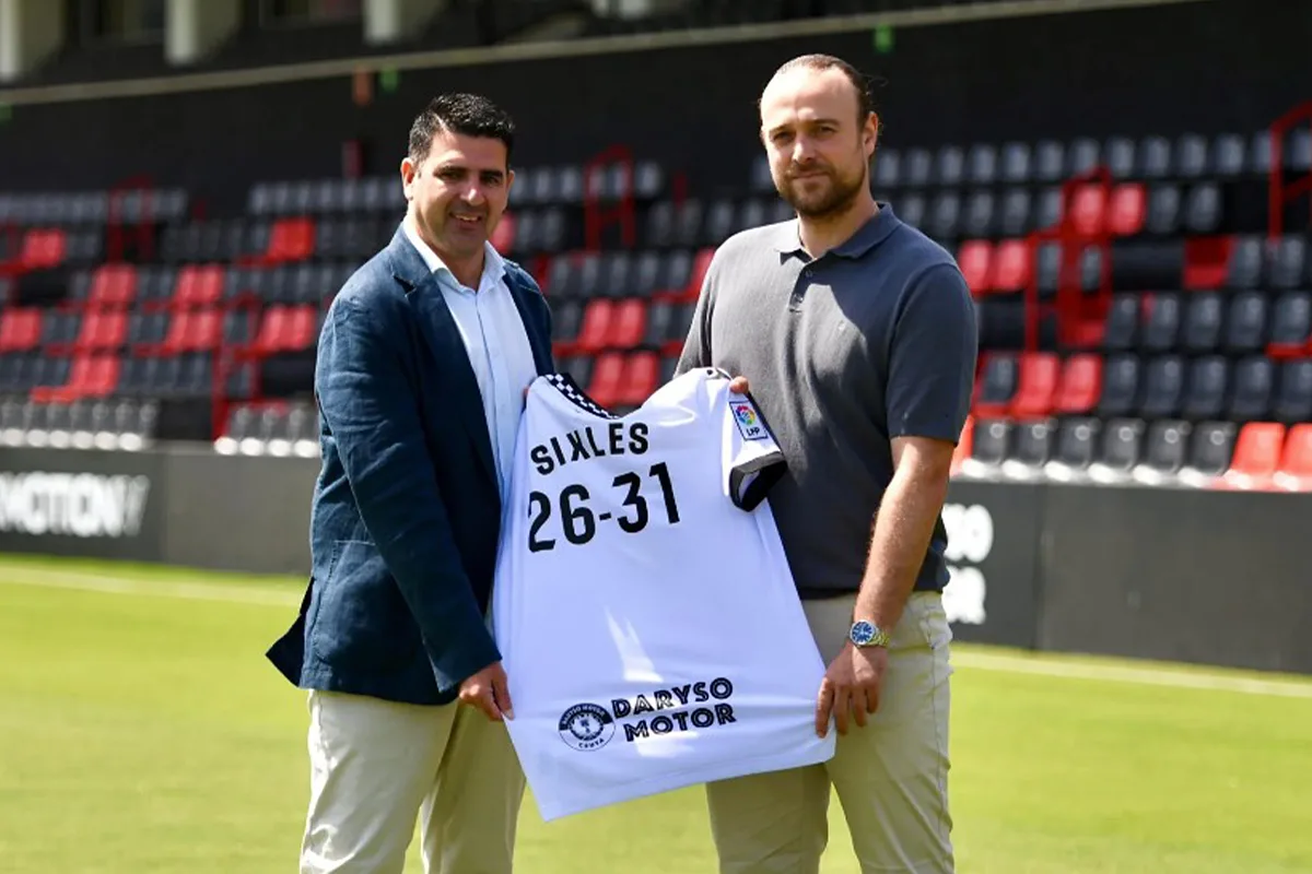AD Ceuta firma con SIXLES SPORT DIGITAL para potenciar su área comercial y digital por cinco temporadas