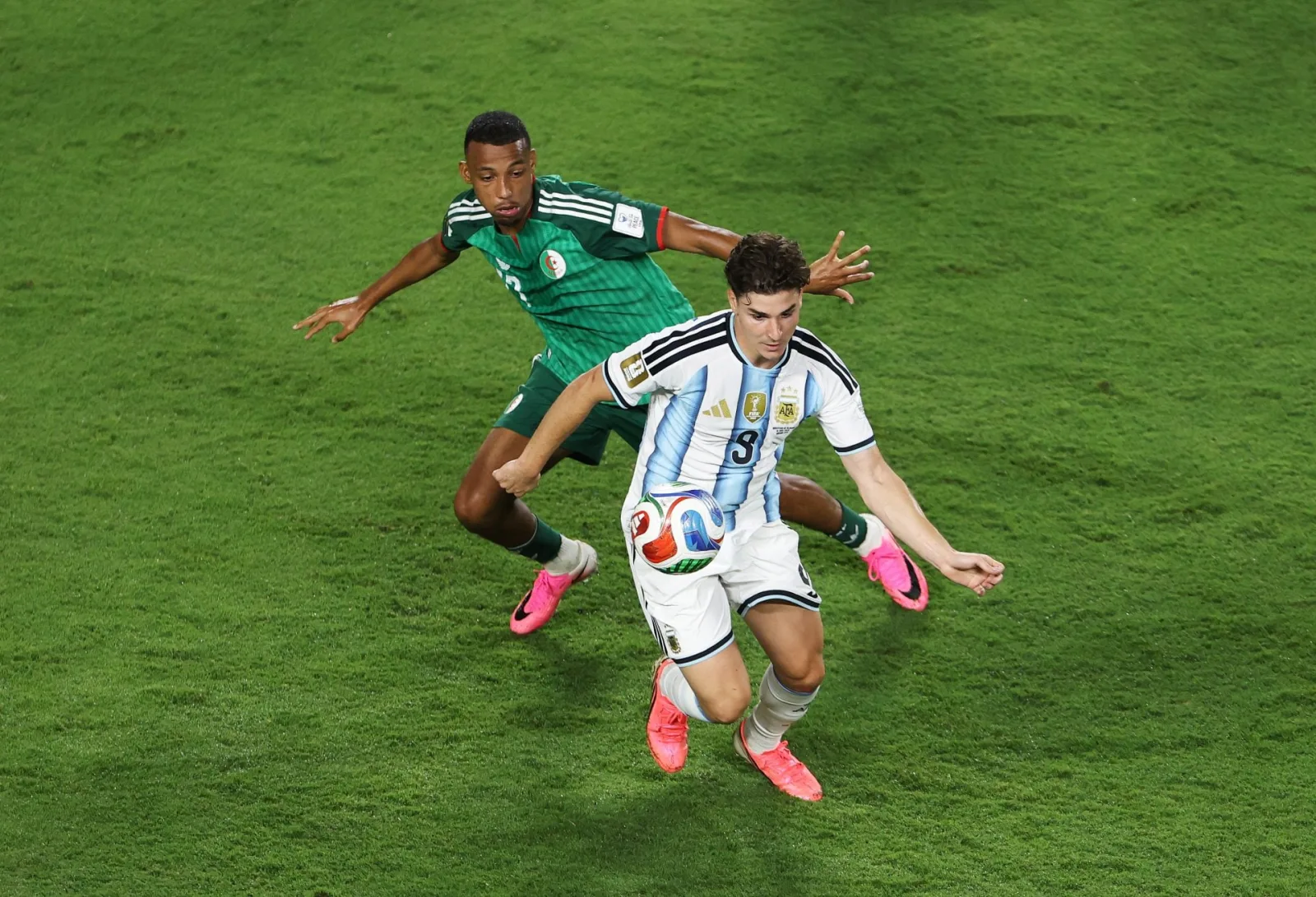 Barcelona prepara oferta de hasta €150 millones por Julian Alvarez tras el Mundial