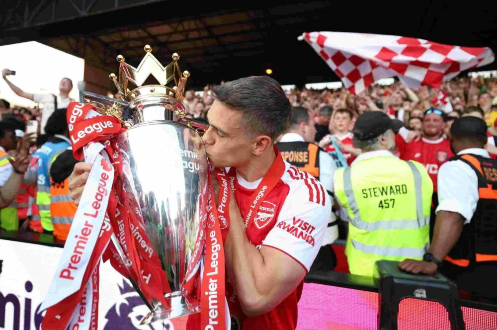 Besiktas prepara oferta superior a £17 millones por Leandro Trossard de Arsenal