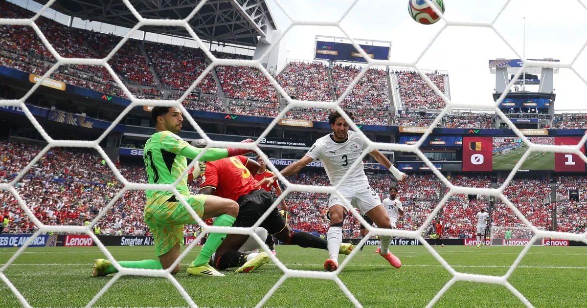 Exjuez de la Premier explica por qué el VAR debió anular el gol de Bélgica en Mundial