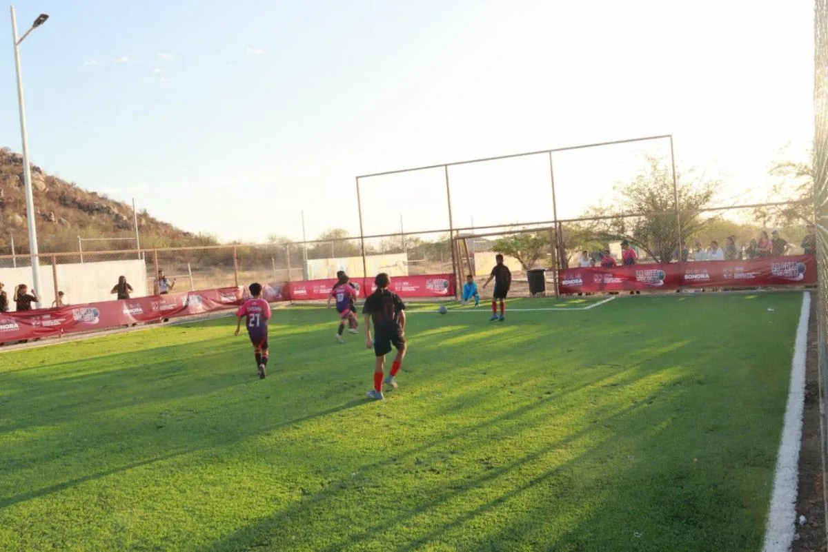 Gobierno de Sonora inaugura nueva cancha de futbol como parte de programa estatal de rehabilitación