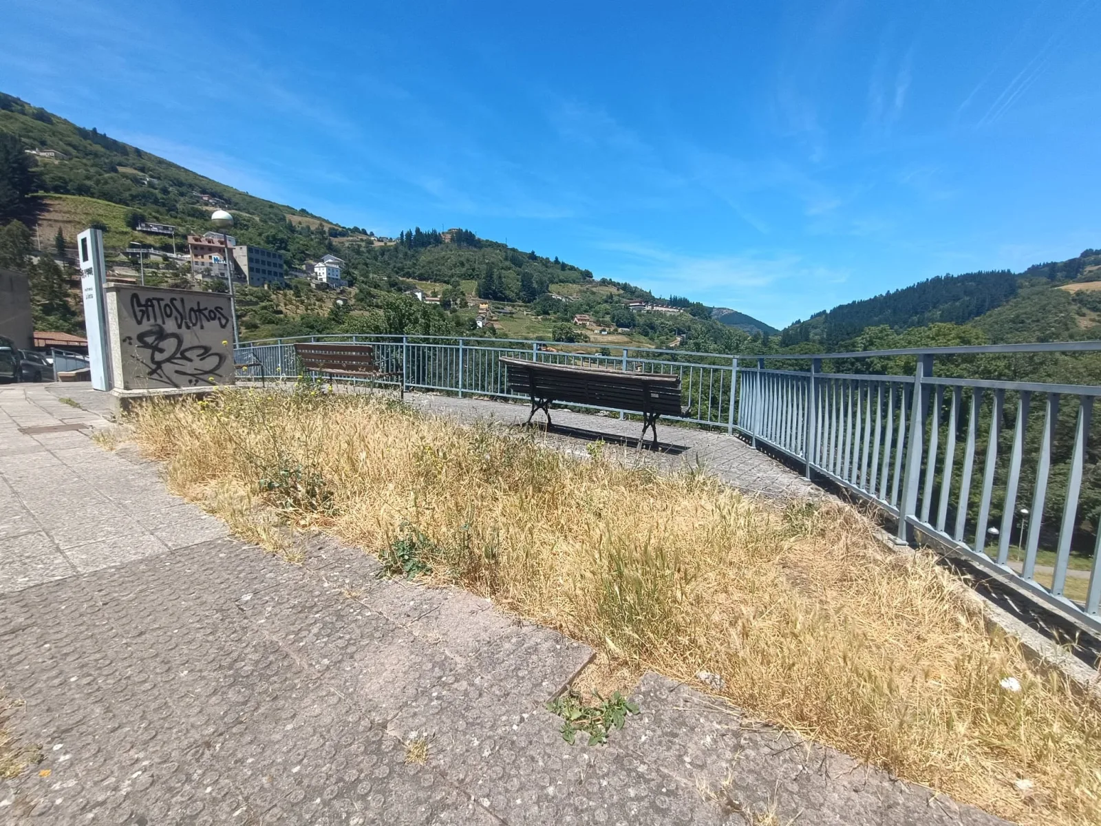 Inicia la reurbanización de La Cortina para mejorar accesos y espacios deportivos en Cangas
