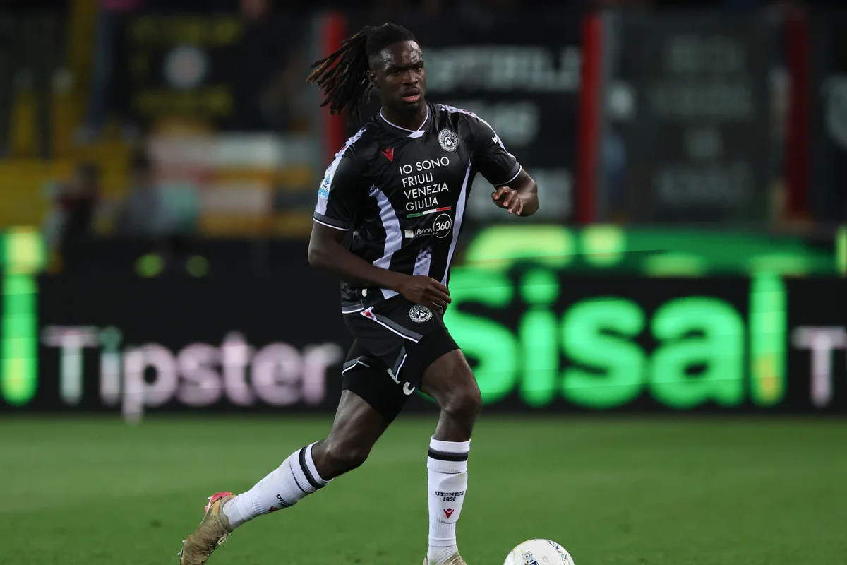 Inter negocia incorporación de Oumar Solet para reforzar defensa ante permanencia de Bastoni y Bisseck