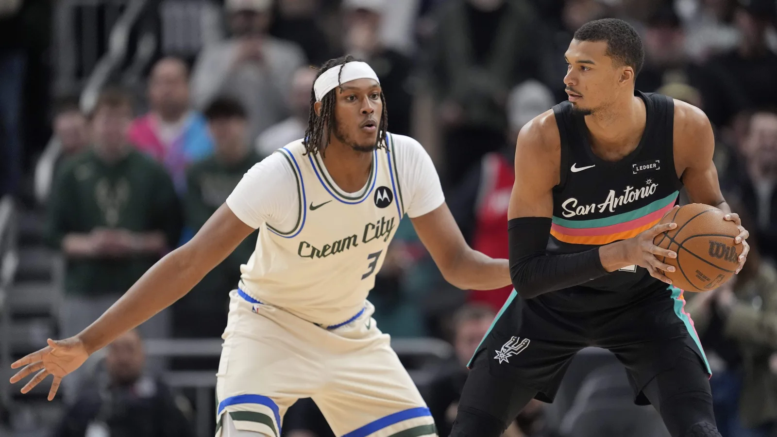 Los Lakers enfrentan dificultades para fichar a Myles Turner tras salida de Giannis