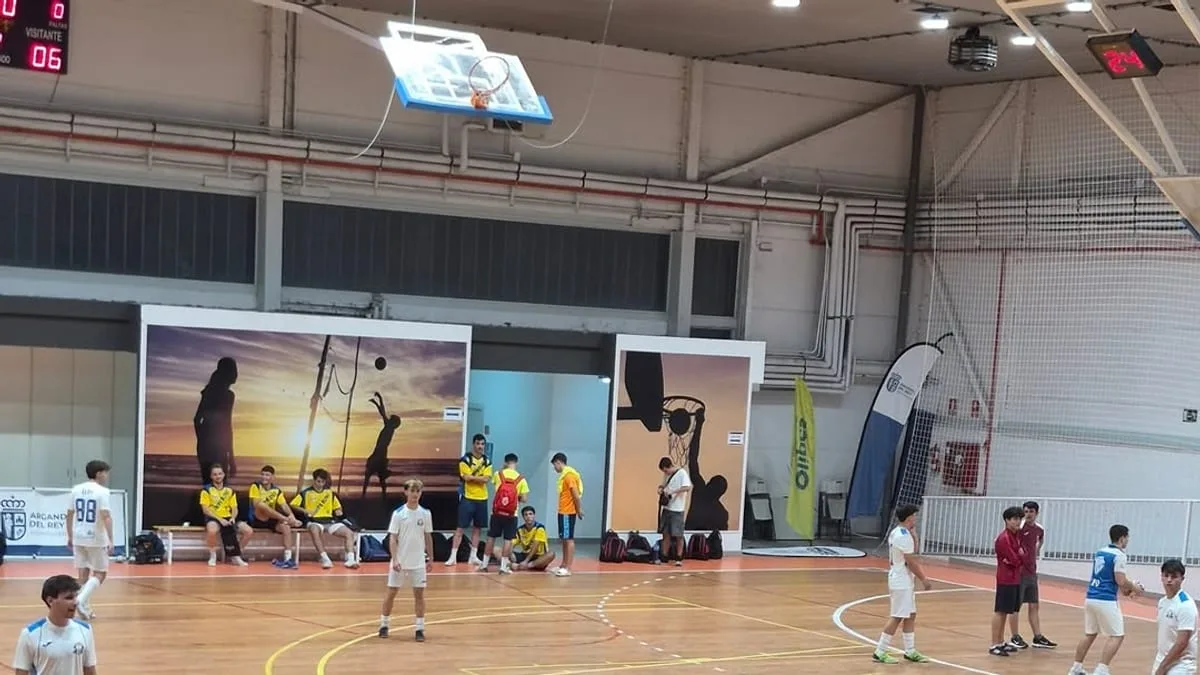 Más de 300 participantes impulsan el maratón nocturno de fútbol sala y pádel en Arganda