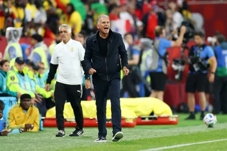 Queiroz critica el arbitraje y la ausencia del VAR en el empate entre Ghana e Inglaterra