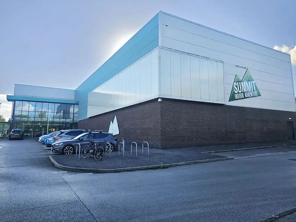 Reapertura en North Yorkshire con nuevas instalaciones de bolos, escalada y pádel indoor
