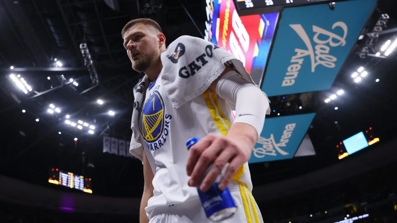 Warriors buscan reforzar su juego interior con Jock Landale pese a avances con Porzingis y Horford