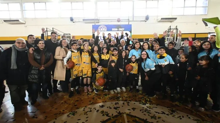 Club Jorge Newbery inaugura playón deportivo techado financiado por programa provincial