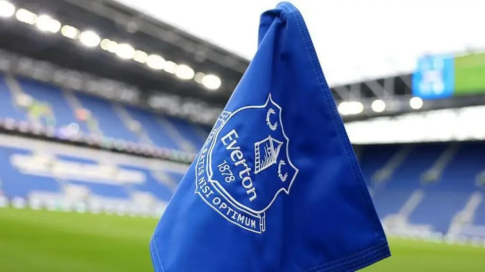 CMC Markets asume el patrocinio principal en la camiseta del Everton FC tras salida de Stake