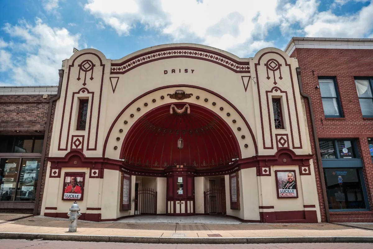 Comienzan las renovaciones del histórico teatro Daisy tras incendio eléctrico