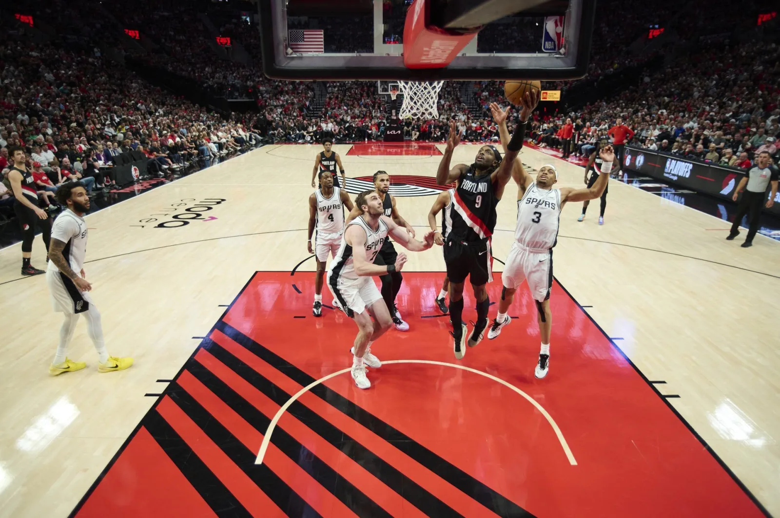 Conflicto entre Trail Blazers y la ciudad complica financiamiento de renovación del Moda Center