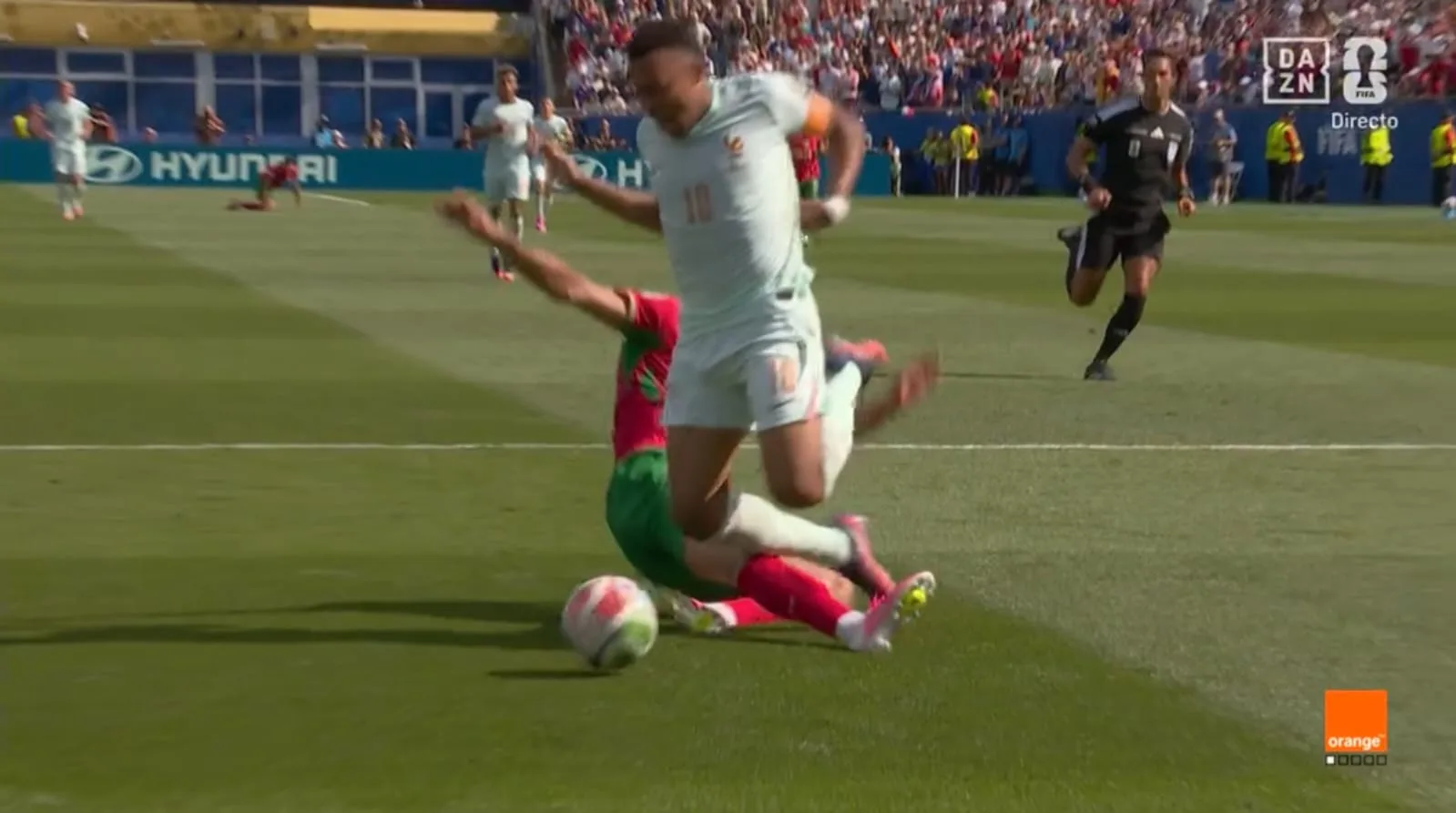 Controversia en el Mundial por penal a Mbappé que el VAR no anuló ante Marruecos