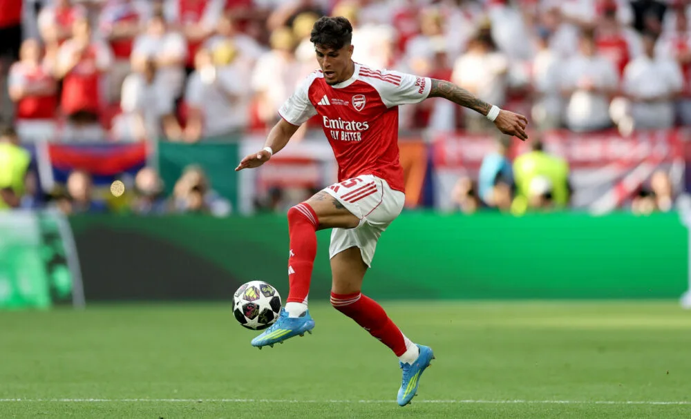 Emirates reemplazará “Fly Better” en el patrocinio de Arsenal a partir de 2027/28