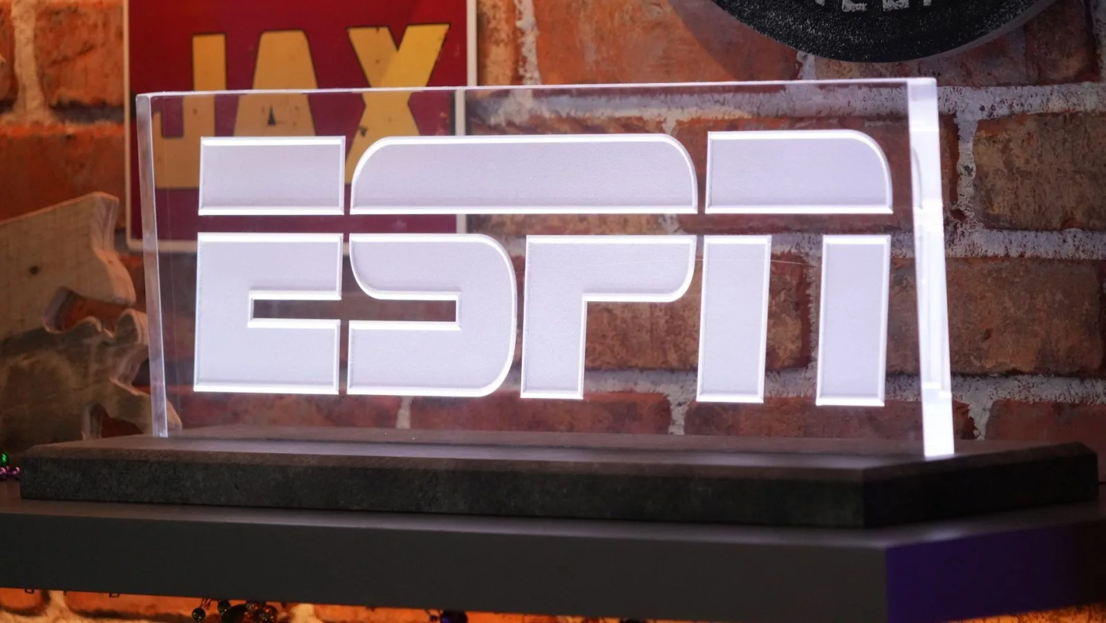 ESPN realiza despidos que afectan a presentadores y analistas clave de SportsCenter