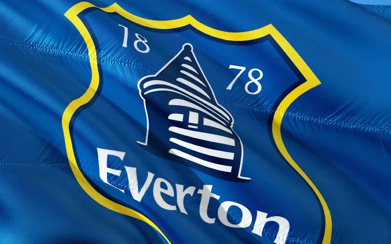 Everton modifica su estrategia de patrocinio principal y reubica a Stake.com en la camiseta