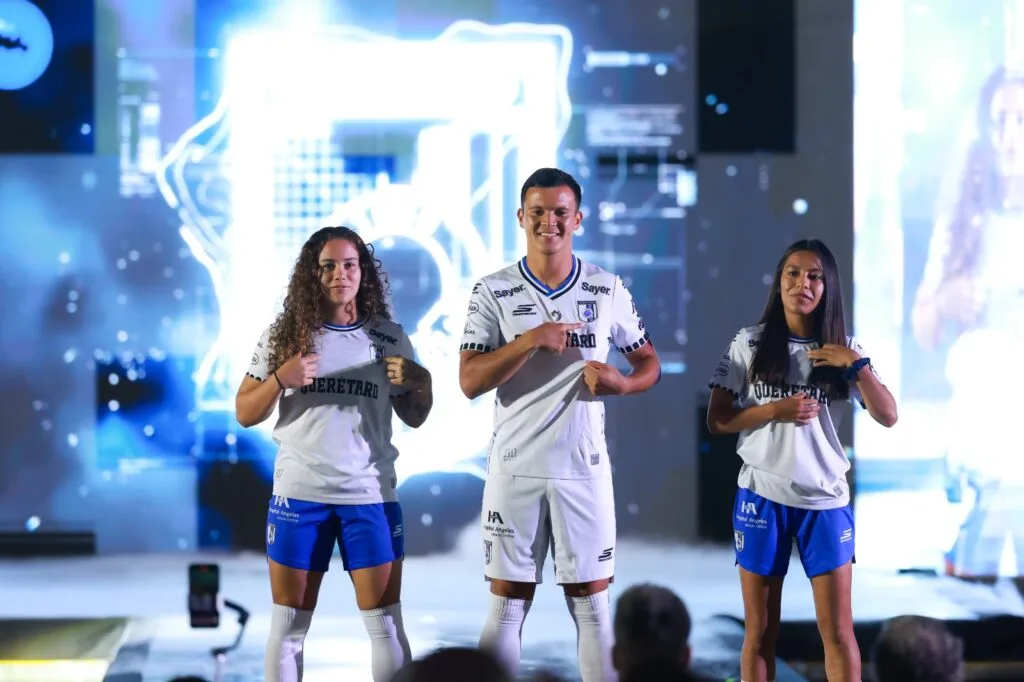 Gallos Blancos lanza nueva equipación con tecnología avanzada y patrocinio de Skechers