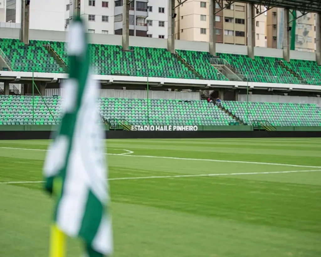 Goiás alcanza récord con contrato de naming rights del estadio Serrinha por tres años