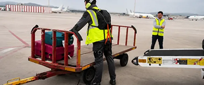 IAG invierte en exoesqueletos para optimizar la carga manual en la aviación