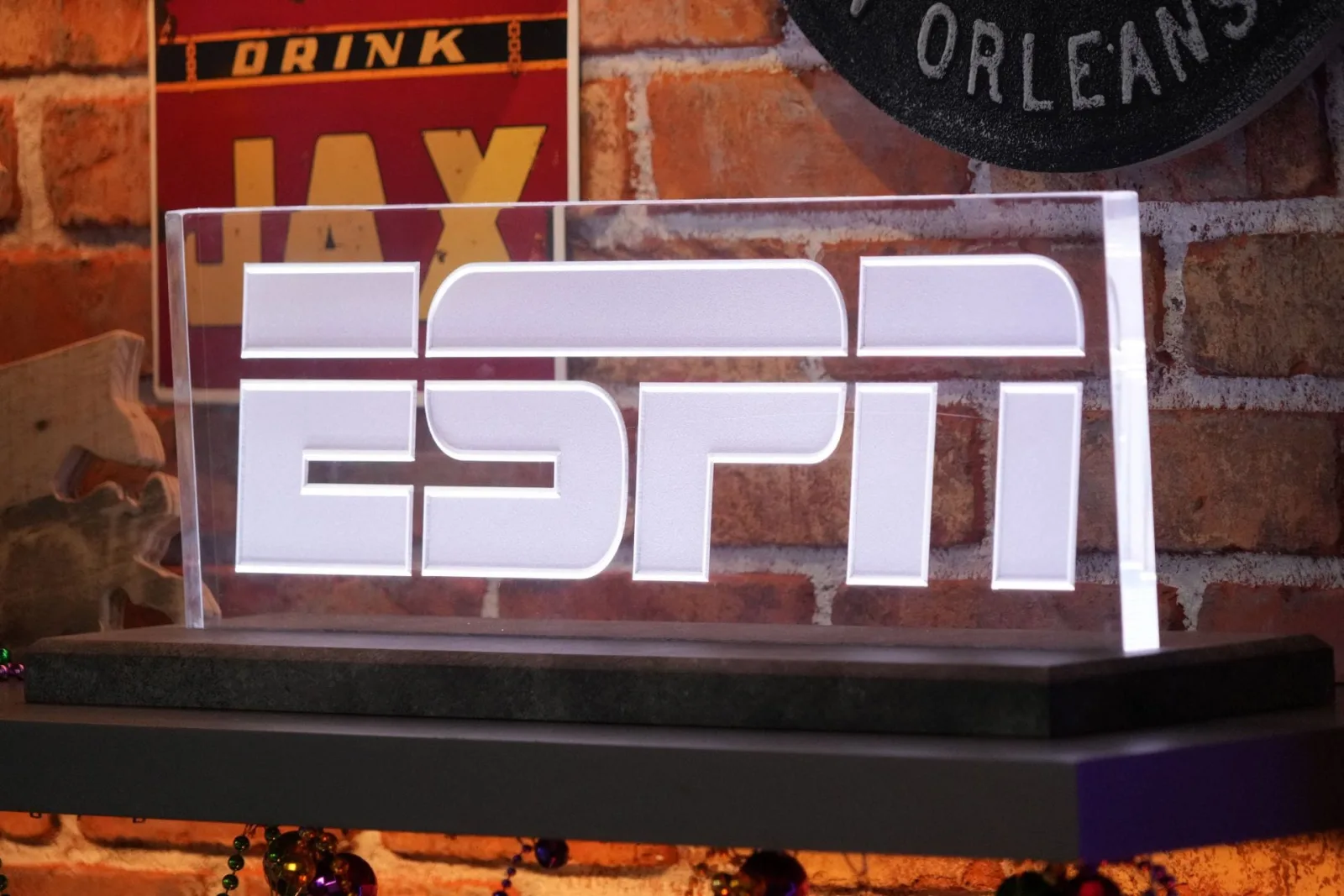 Investigación oficial saca a la luz denuncias contra analista de NFL vinculado a ESPN