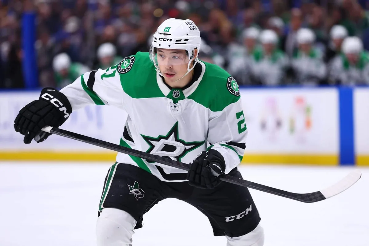 Jason Robertson renueva con Dallas Stars por un año para evitar el arbitraje