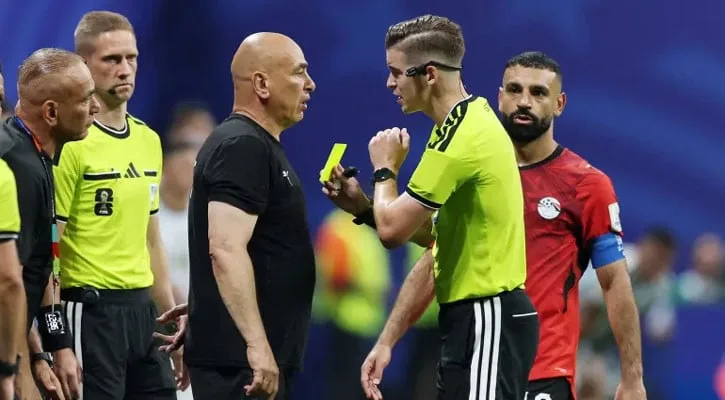 Jefe de arbitraje de FIFA defiende la imparcialidad tras controversia en Argentina-Egipto