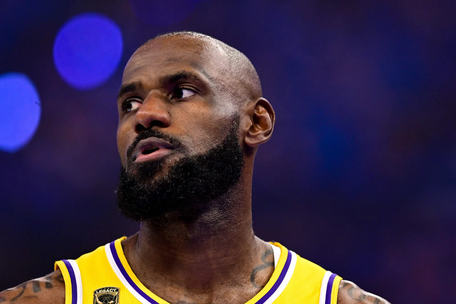 La agencia libre de LeBron James frena la negociación de los Lakers por Jonathan Kuminga
