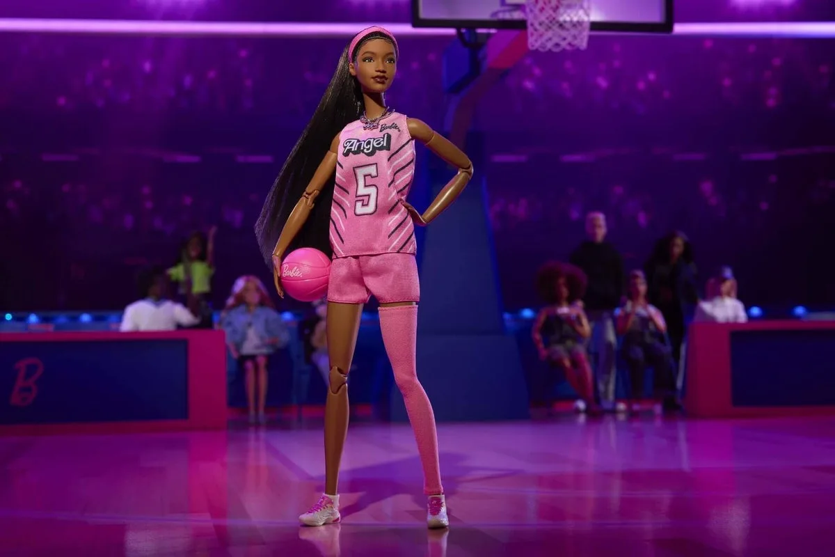 La muñeca Barbie con la firma de Angel Reese debutará en el fin de semana del All-Star de la WNBA