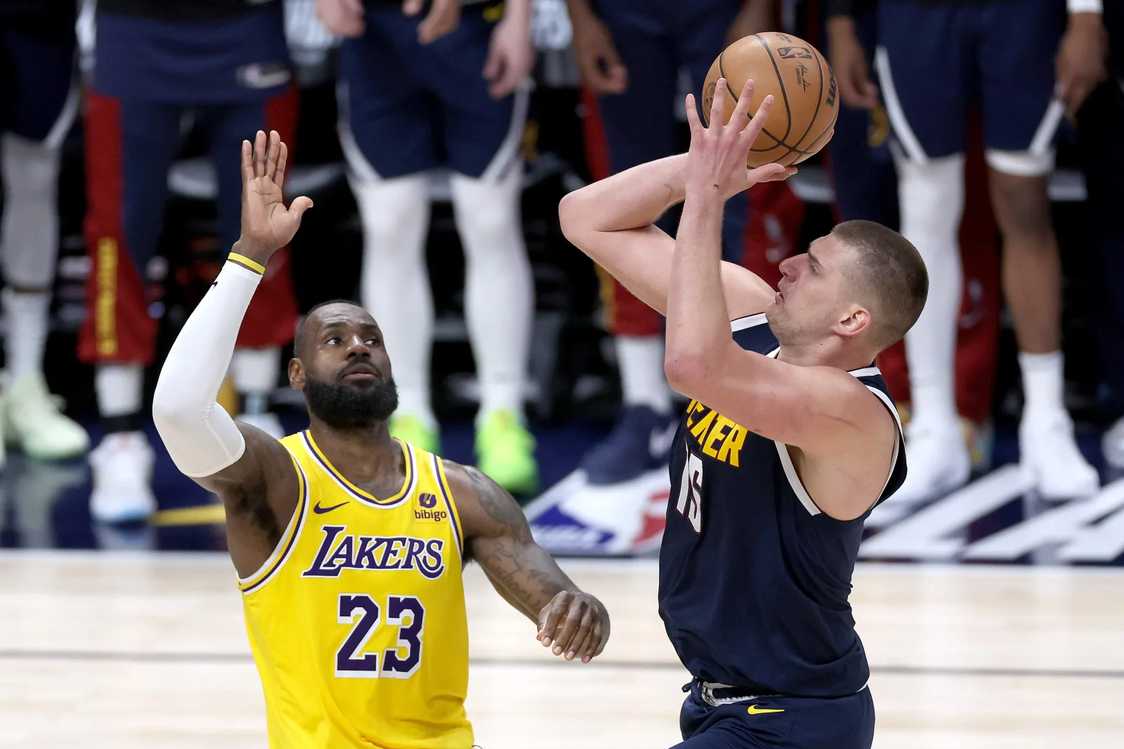 La opción de LeBron James se inclina hacia la Conferencia Este y aleja a los Nuggets