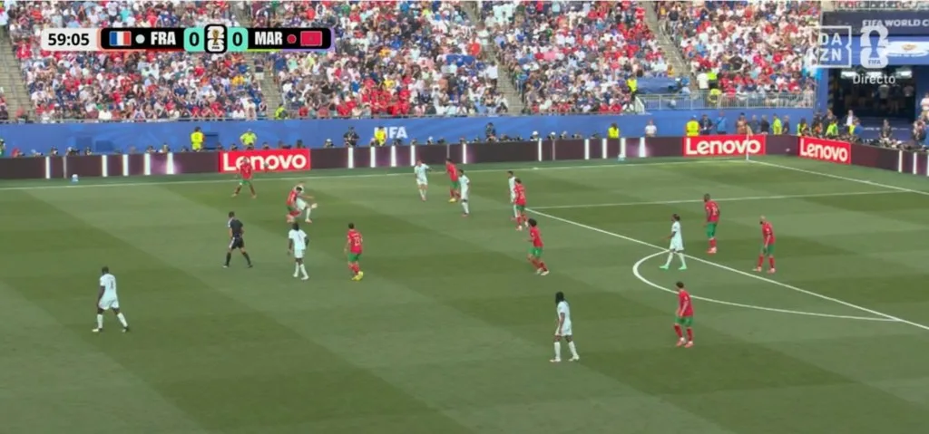 La polémica mano no revisada que marcó el primer gol de Francia ante Marruecos en el Mundial
