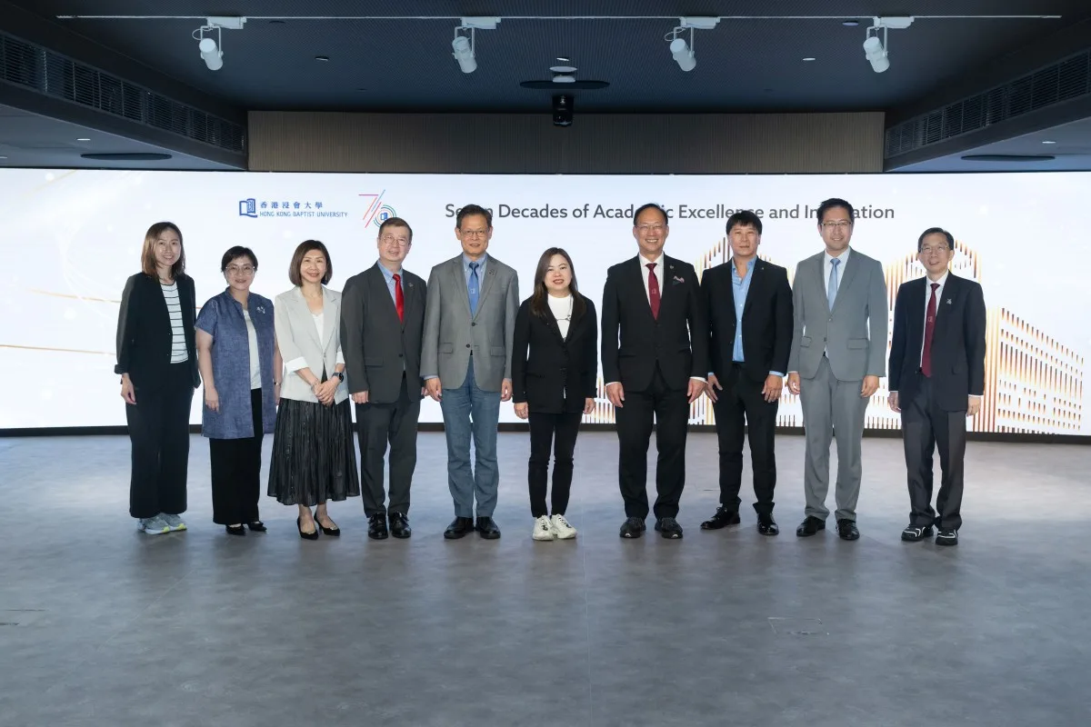 La secretaria de Cultura y Deportes visita instalaciones de arte y ciencia deportiva en HKBU