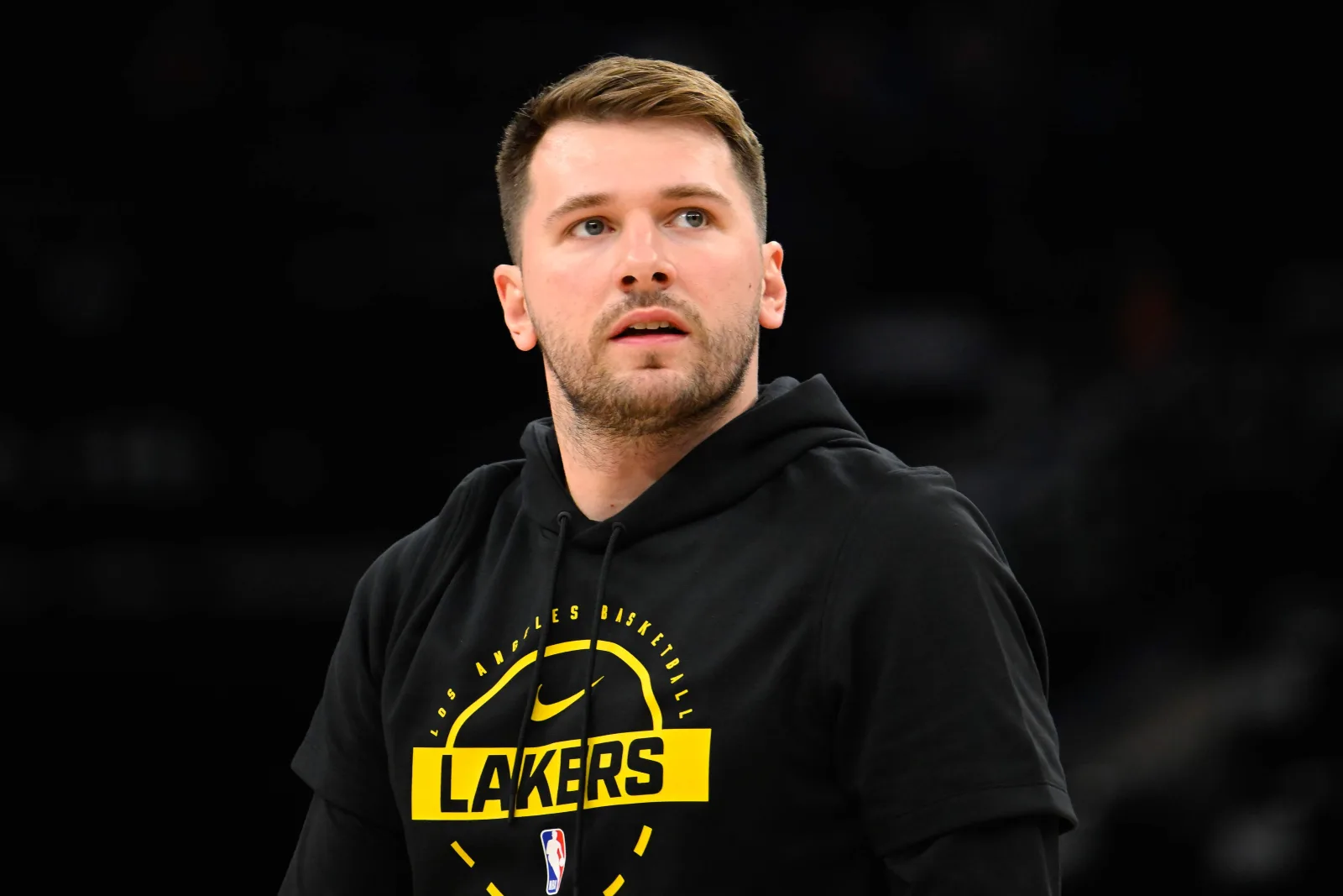 Lakers buscan reforzar su plantilla con joven alero tras salida de LeBron James