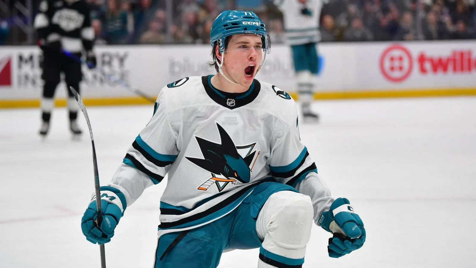Los Sharks renuevan a Macklin Celebrini con contrato récord en la NHL