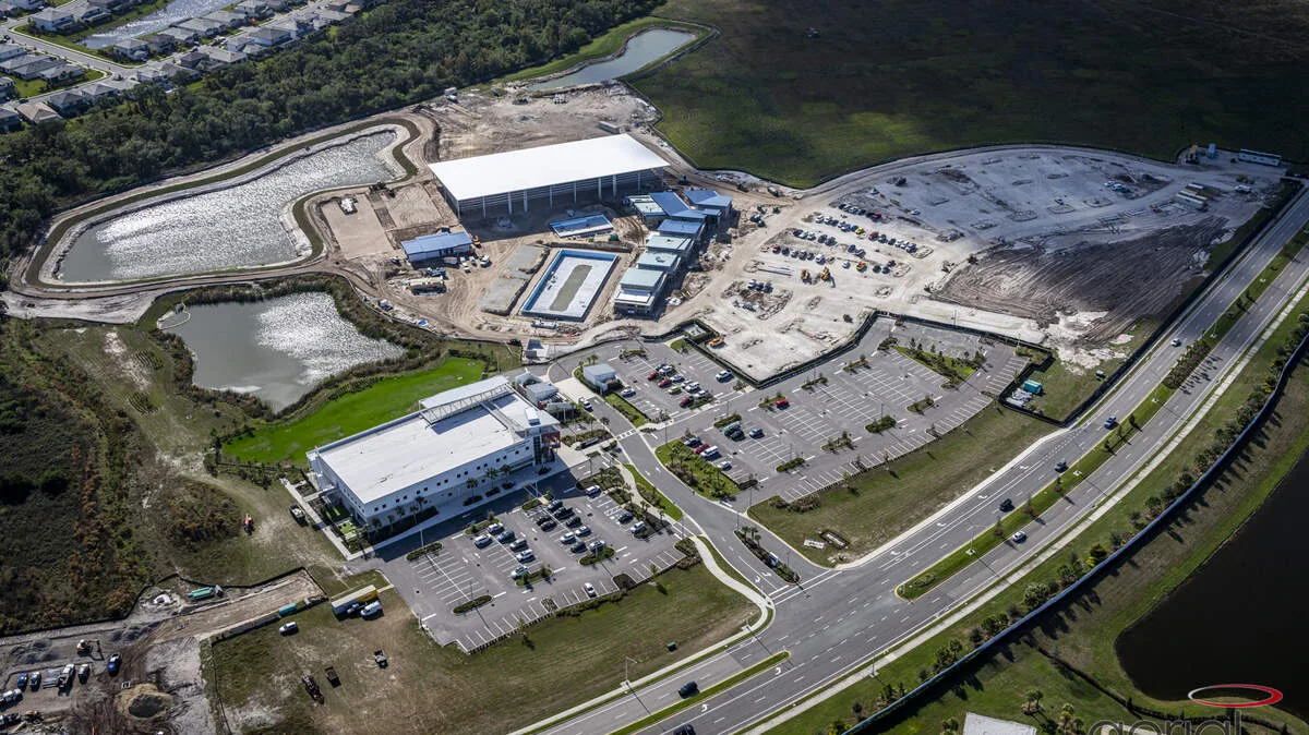 Manatee County aprueba complejo deportivo cubierto de $80 millones con pista de hielo en Lakewood Ranch