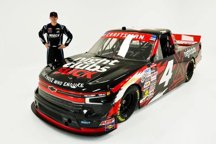 Nightclubs Suck se estrena como patrocinador en el debut de Donovan Strauss en NASCAR
