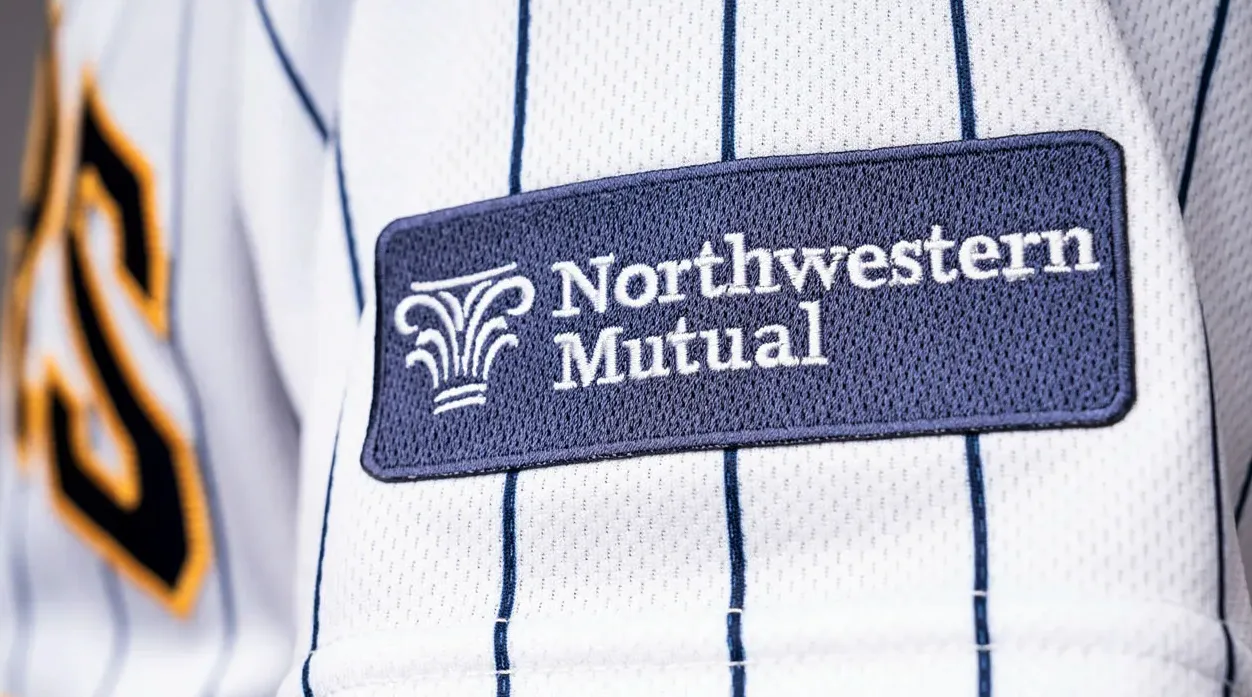 Northwestern Mutual identifica el aumento en costos de deportes juveniles pero no financia la solución
