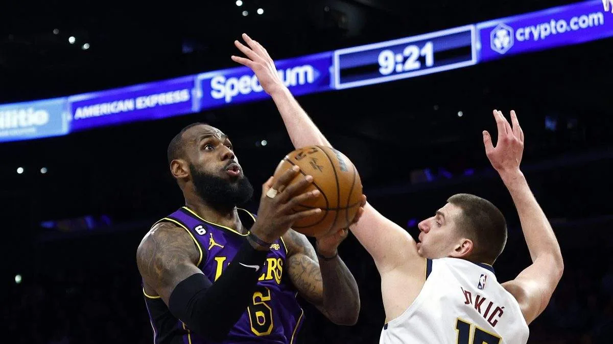 Nuggets negocian con LeBron en medio de rumores de acuerdo cerrado en otro equipo