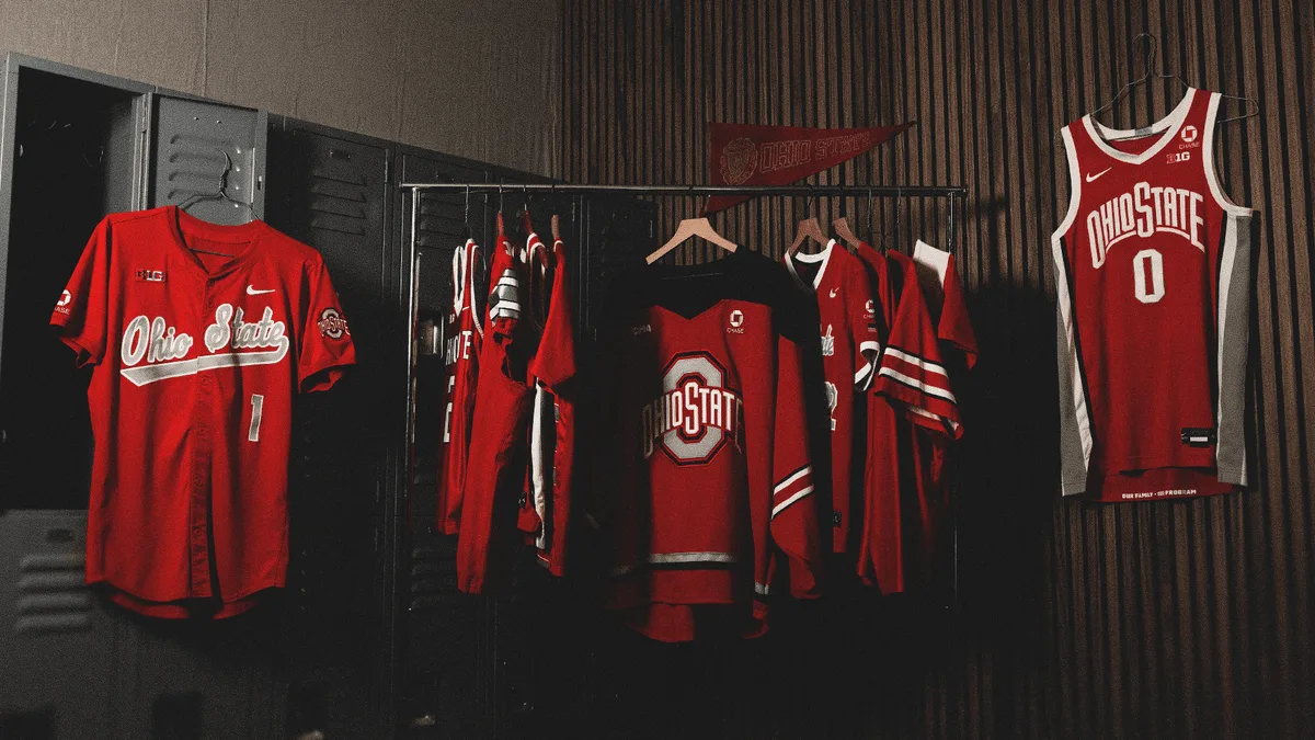 Ohio State incorpora el logo de Chase Bank en sus uniformes deportivos