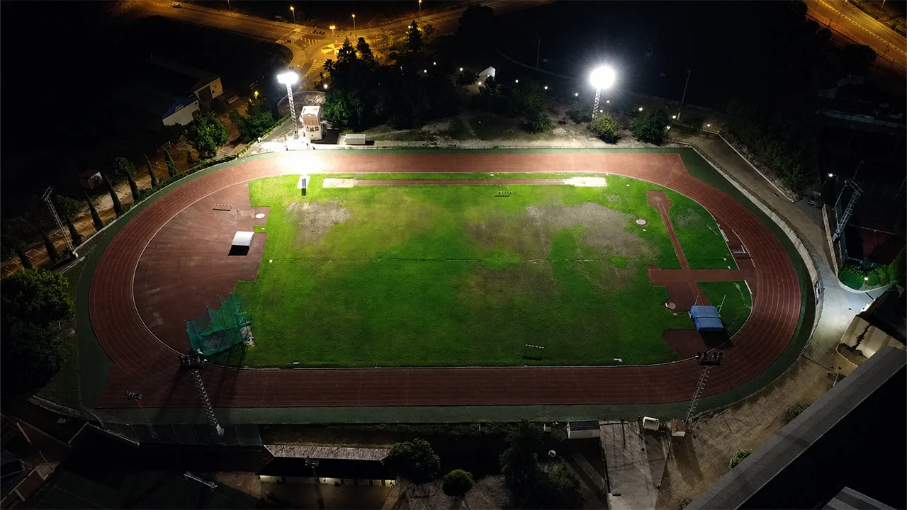 Ontinyent renueva la iluminación de su pista de atletismo con tecnología LED de última generación