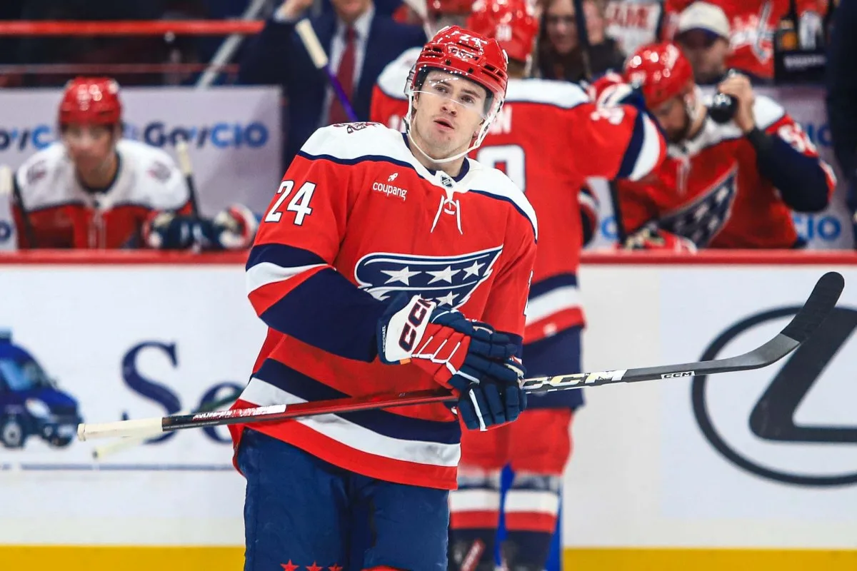 Quince jugadores de la NHL presentan solicitud de arbitraje salarial, incluyendo a Jason Robertson y Connor McMichael