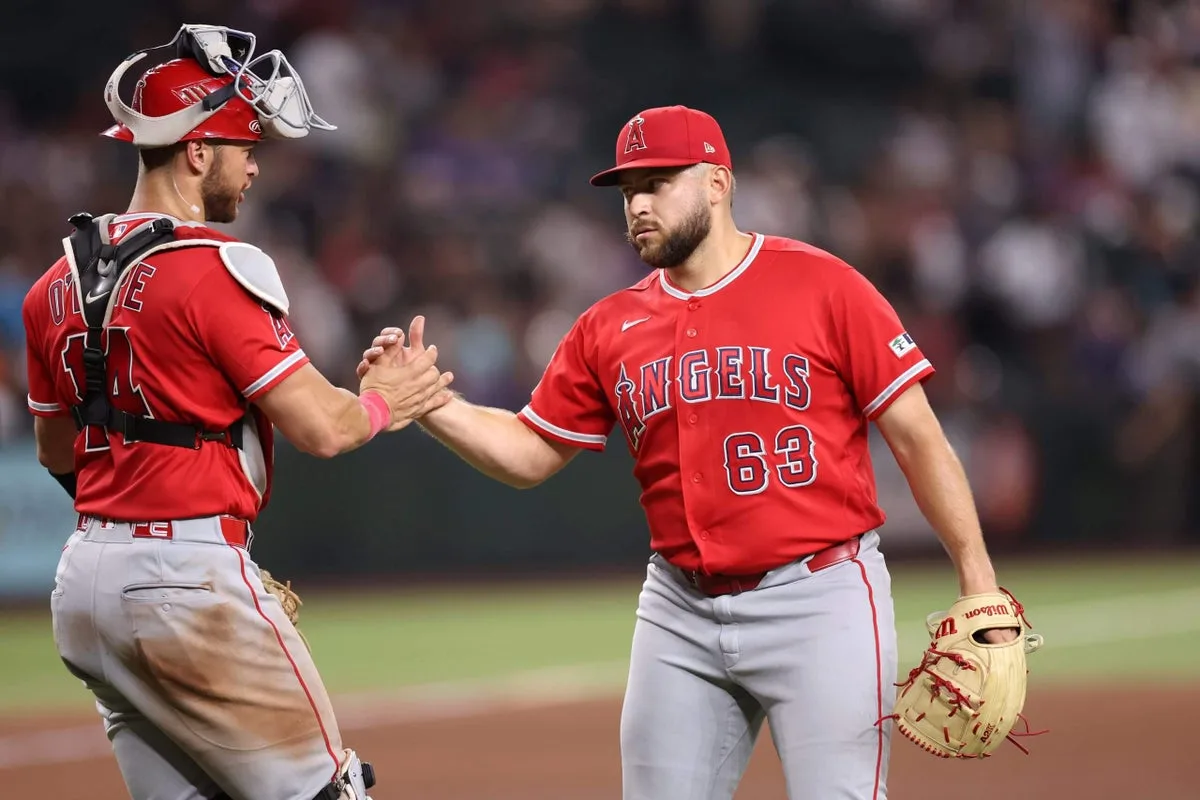 Rangers adquieren a Logan O’Hoppe y Chase Silseth en intercambio con Angels antes del cierre de temporada