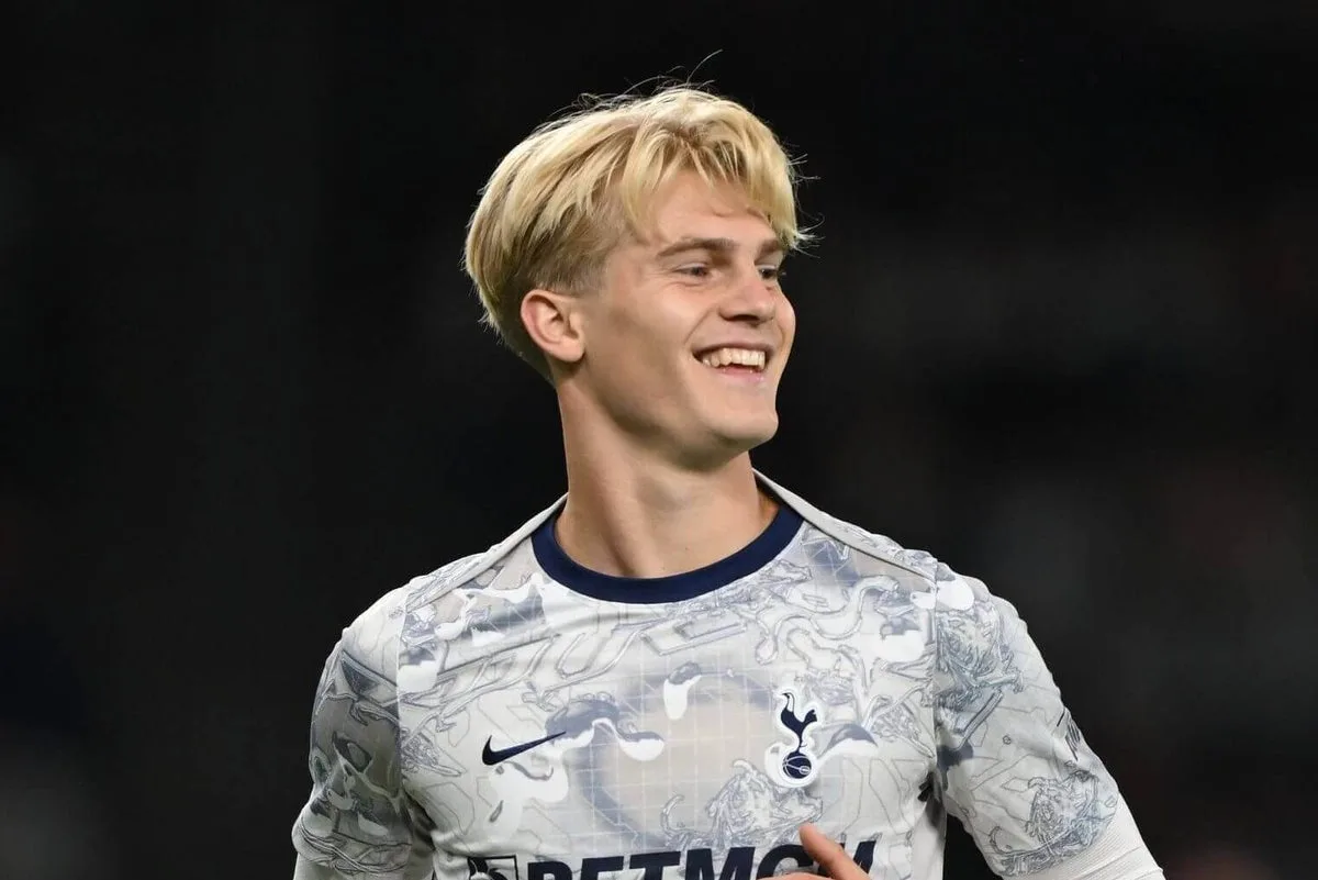 Tottenham rechaza oferta de £46 millones de Newcastle por Lucas Bergvall