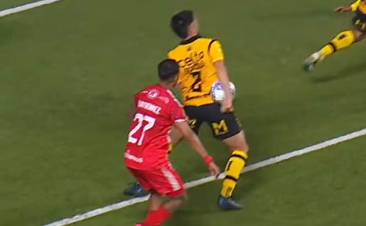 Unión La Calera cuestiona al VAR tras polémica mano no sancionada en semifinales de la Copa de la Liga