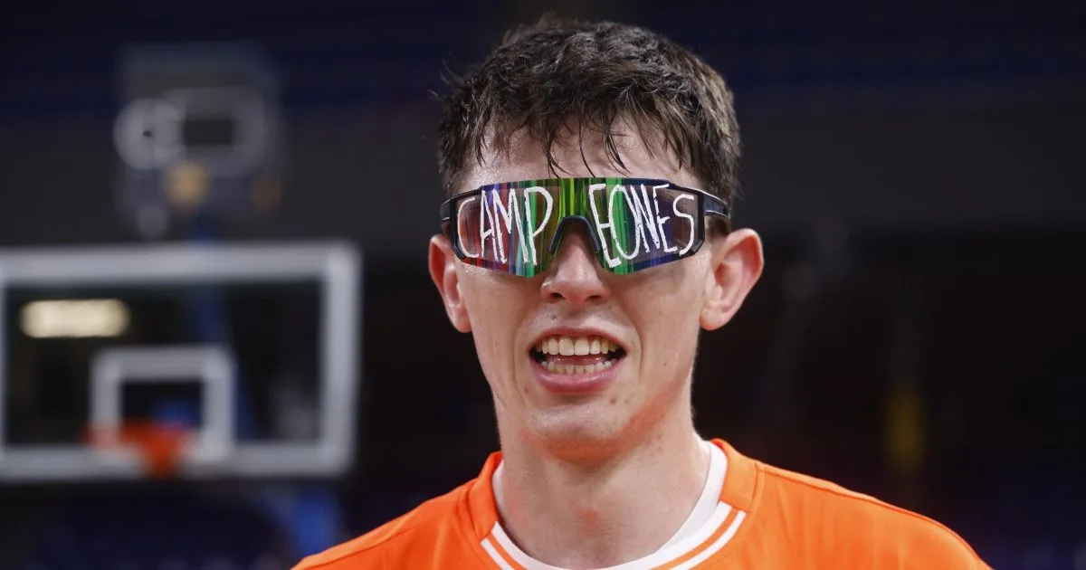 Valencia Basket pierde a dos jugadores clave tras el título mientras el mercado de fichajes se agita