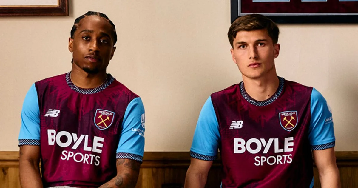 West Ham mantiene patrocinio pese a nueva normativa y presenta camiseta para 2026/27