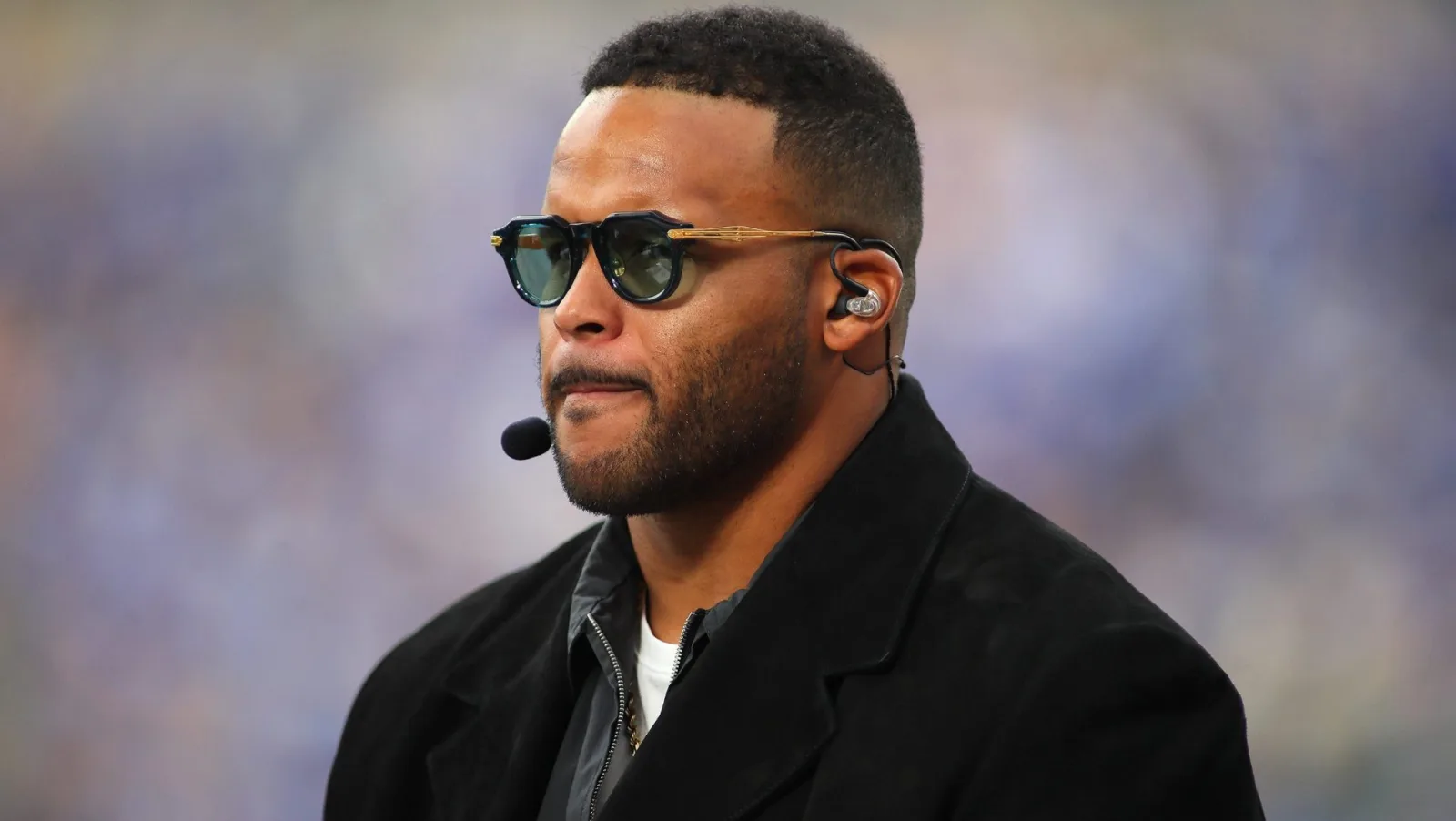 Aaron Donald impulsa su carrera en medios mientras considera regresar a los Rams