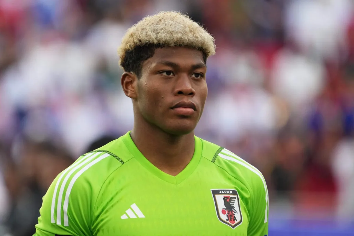 Aston Villa acuerda fichaje de Zion Suzuki con Parma por una cifra inicial cercana a 30 millones de euros
