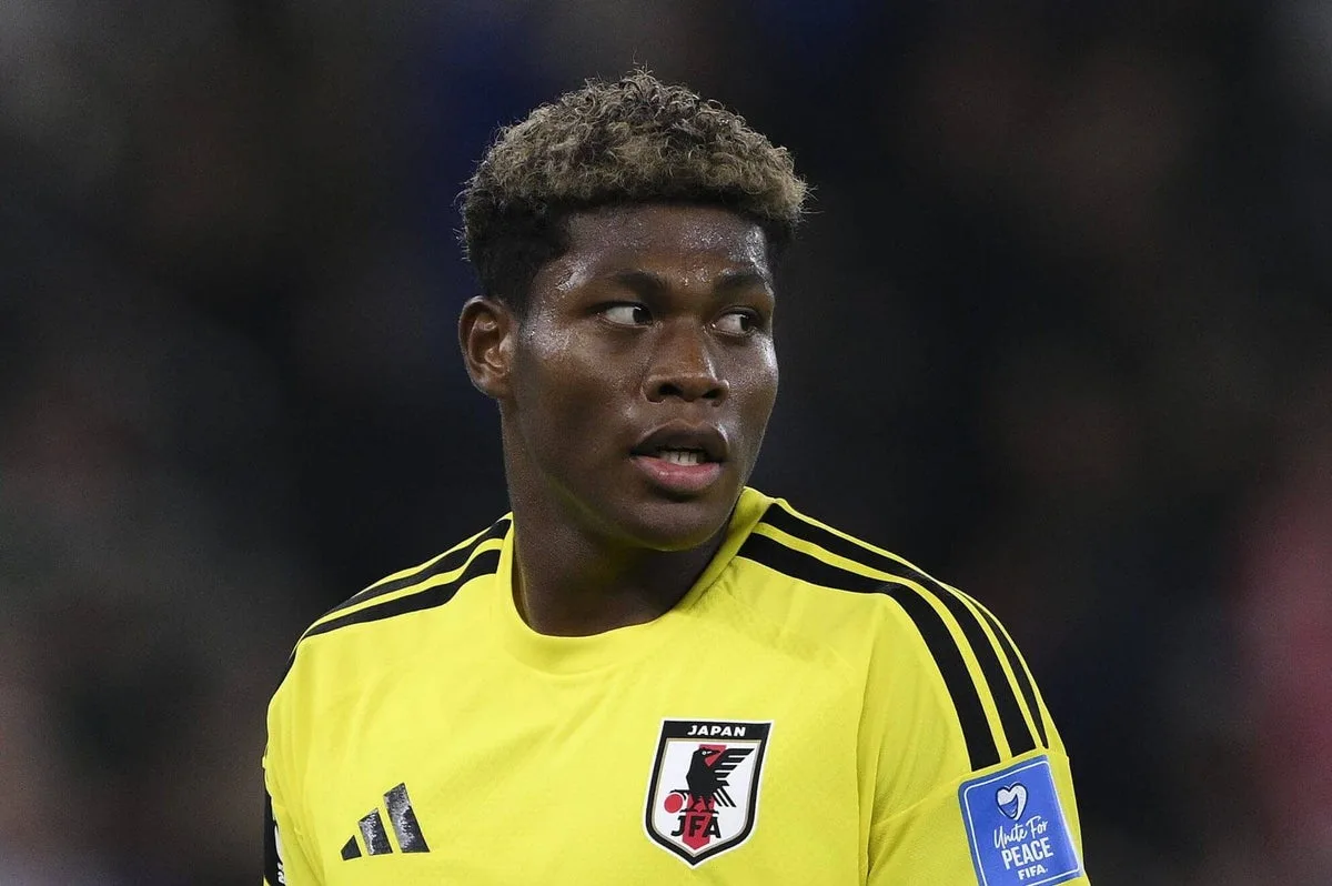 Aston Villa intensifica interés en el portero Zion Suzuki ante posible salida de Emiliano Martínez