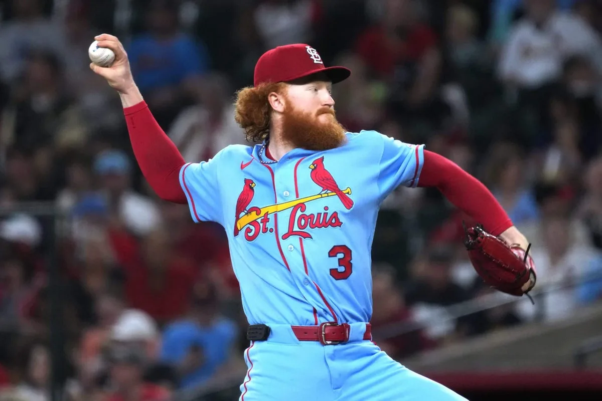 Brewers adquieren a Dustin May y JoJo Romero en intercambio con Cardinals