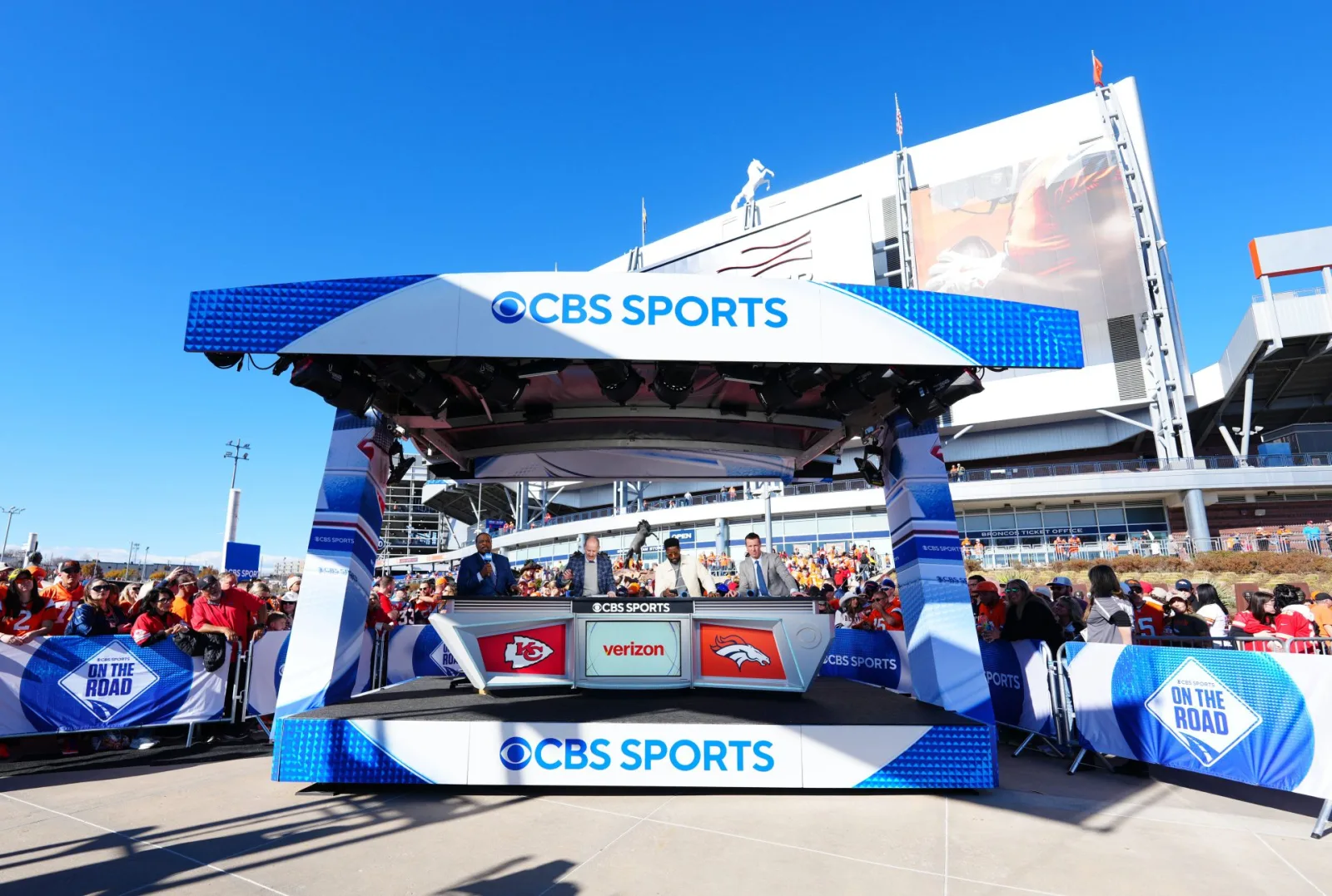 CBS Sports enfrenta desafíos tras su temporada récord en audiencia de NFL